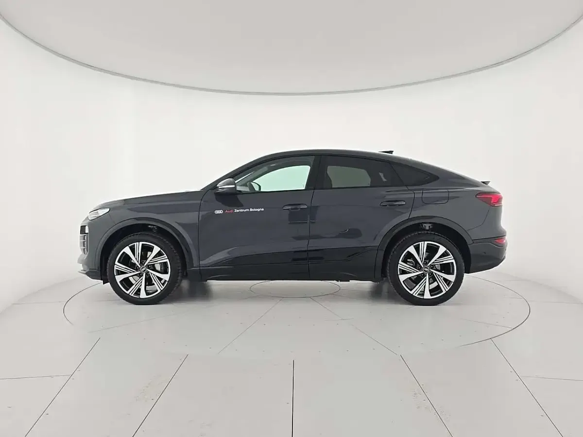 Nuova Audi Q6 e-tron Advanced 100 kW (136 CV) 2025 Grigio SUV
