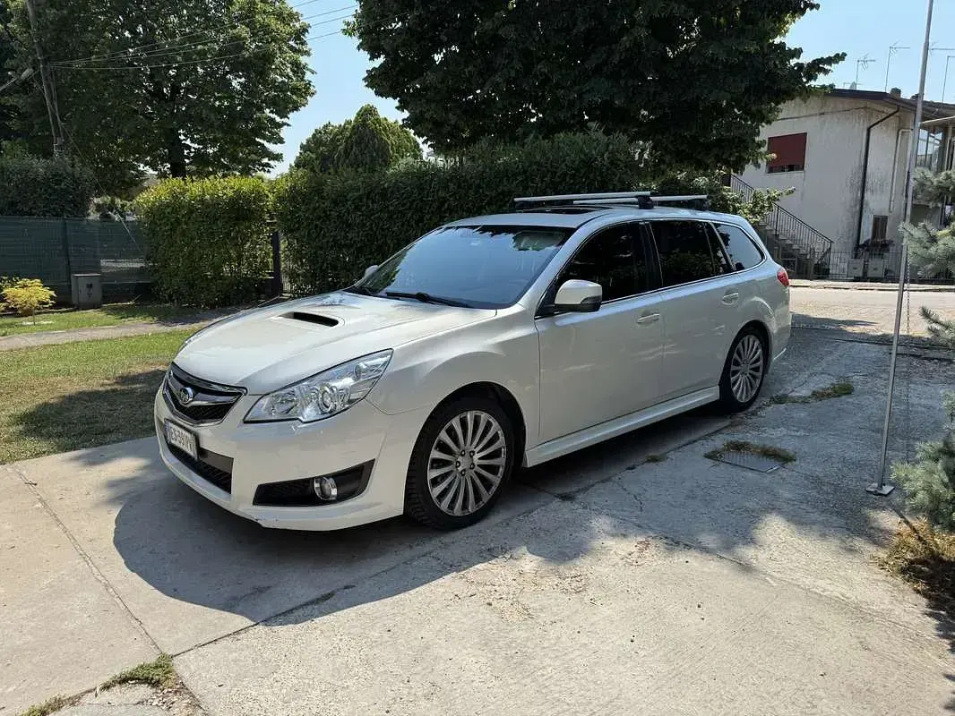 Usata Subaru Legacy 150 CV (110 kW) 2013 Bianco Station wagon
