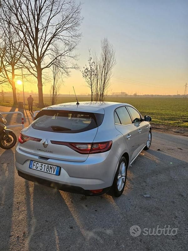 Usata Renault Mégane IV Zen 110 CV (80 kW) 2016 Grigio Berlina