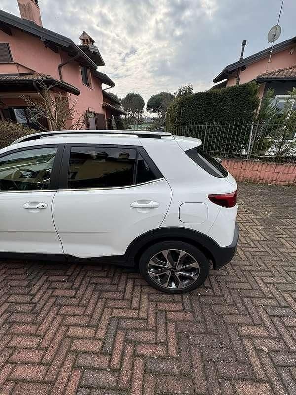 Usata Kia Stonic Style 120 CV (88 kW) 2019 Bianco SUV
