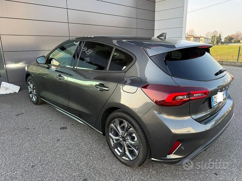 Usata Ford Focus ST-Line 125 CV (91 kW) 2022 Grigio Berlina