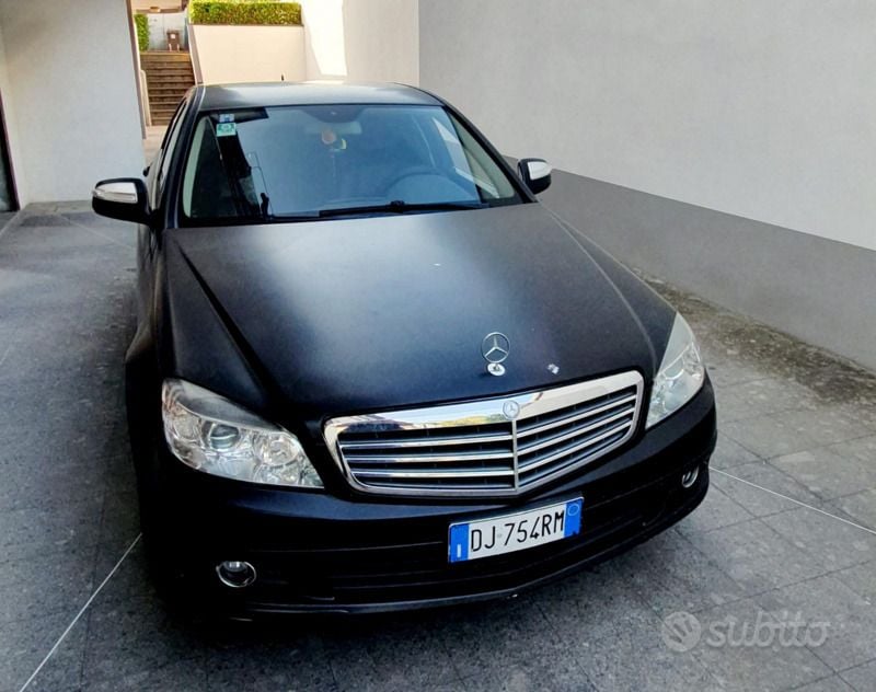 Usata Mercedes C220 Elegance 170 CV (125 kW) 2007 Nero Berlina
