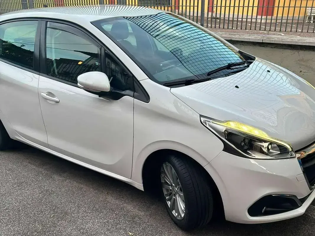 Usata Peugeot 208 Access 82 CV (60 kW) 2015 Bianco Utilitaria