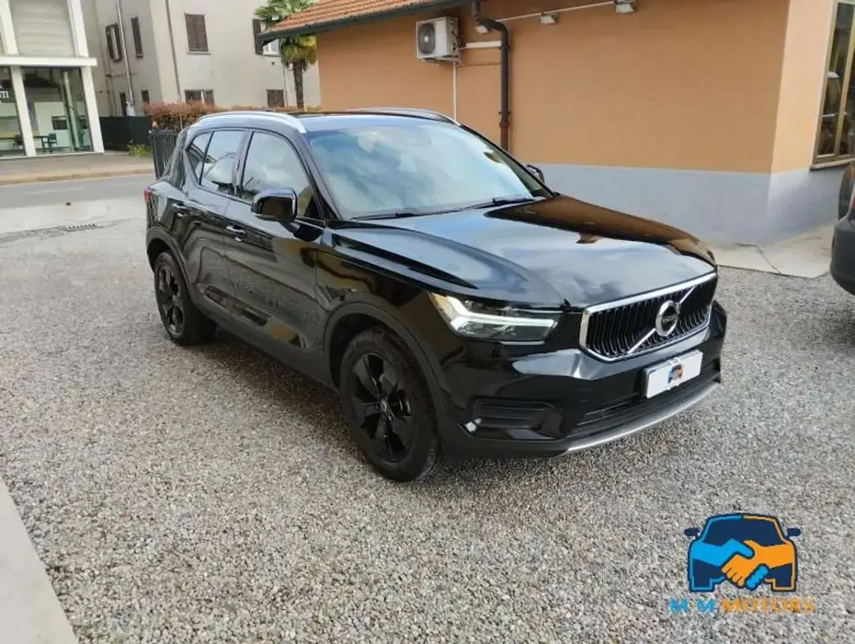 Usata Volvo XC40 Momentum 129 CV (94 kW) 2021 Nero SUV