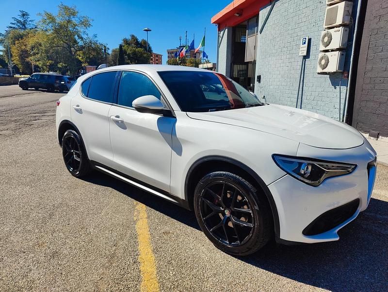 Usata Alfa Romeo Stelvio Super 210 CV (154 kW) 2017 Bianco SUV