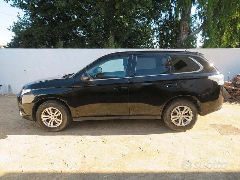 Usata Mitsubishi Outlander 150 CV (110 kW) 2015 Nero SUV