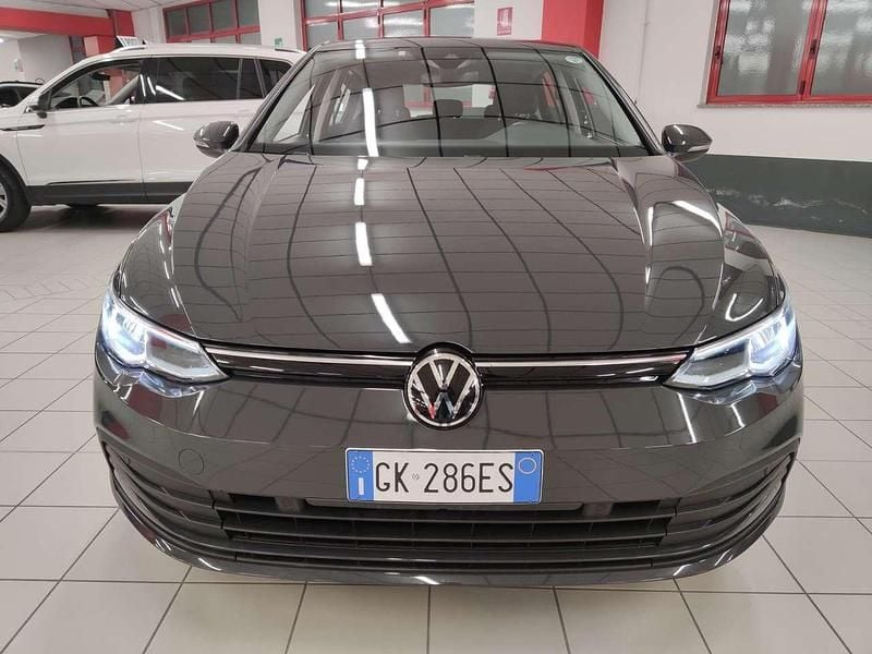 Usata VW Golf VIII Life 110 CV (80 kW) 2022 Grigio Berlina