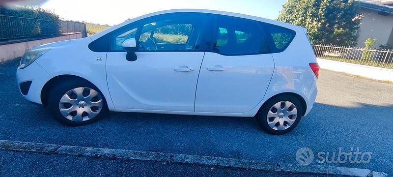 Usata Opel Meriva Cosmo 95 CV (69 kW) 2011 Bianco Monovolume