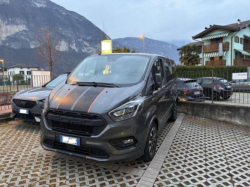 Usata Ford Tourneo Custom Sport 170 CV (125 kW) 2018 Grigio Furgone