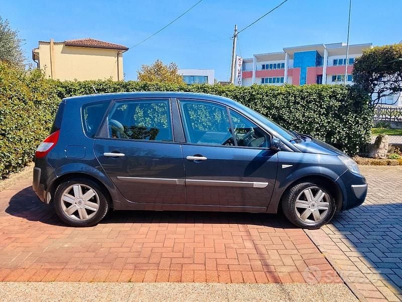Usata Renault Scénic II 105 CV (77 kW) 2006 Blu Monovolume