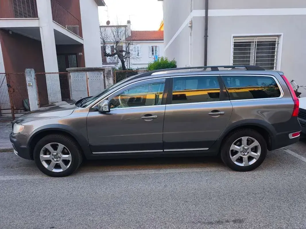 Usata Volvo XC70 Momentum 185 CV (136 kW) 2008 Bronzo Station wagon