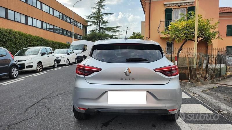 Usata Renault Clio V Business 91 CV (66 kW) 2021 Grigio Berlina