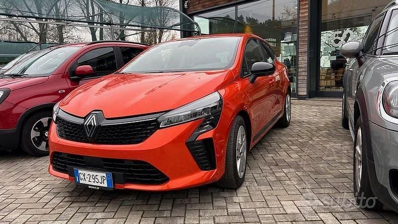 Usata Renault Clio V Evolution 67 CV (49 kW) 2024 Arancione Berlina