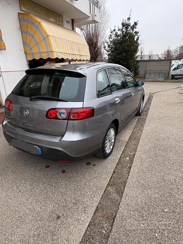 Usata Fiat Croma 150 CV (110 kW) 2009 Grigio Station wagon