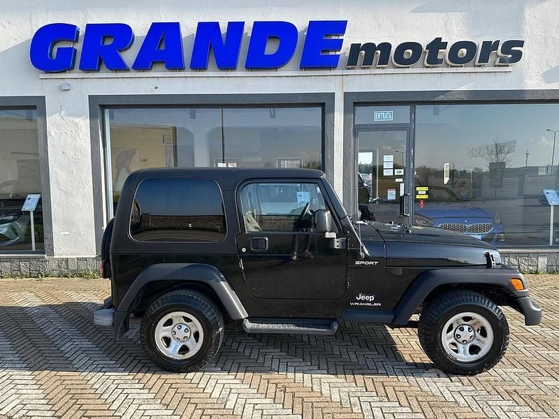 Usado Jeep Wrangler Sport 143 HP (105 kW) 2004 Preto SUV