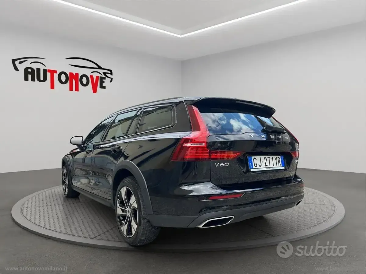 Usata Volvo V60 CC 197 CV (144 kW) 2022 Onyx black Station wagon