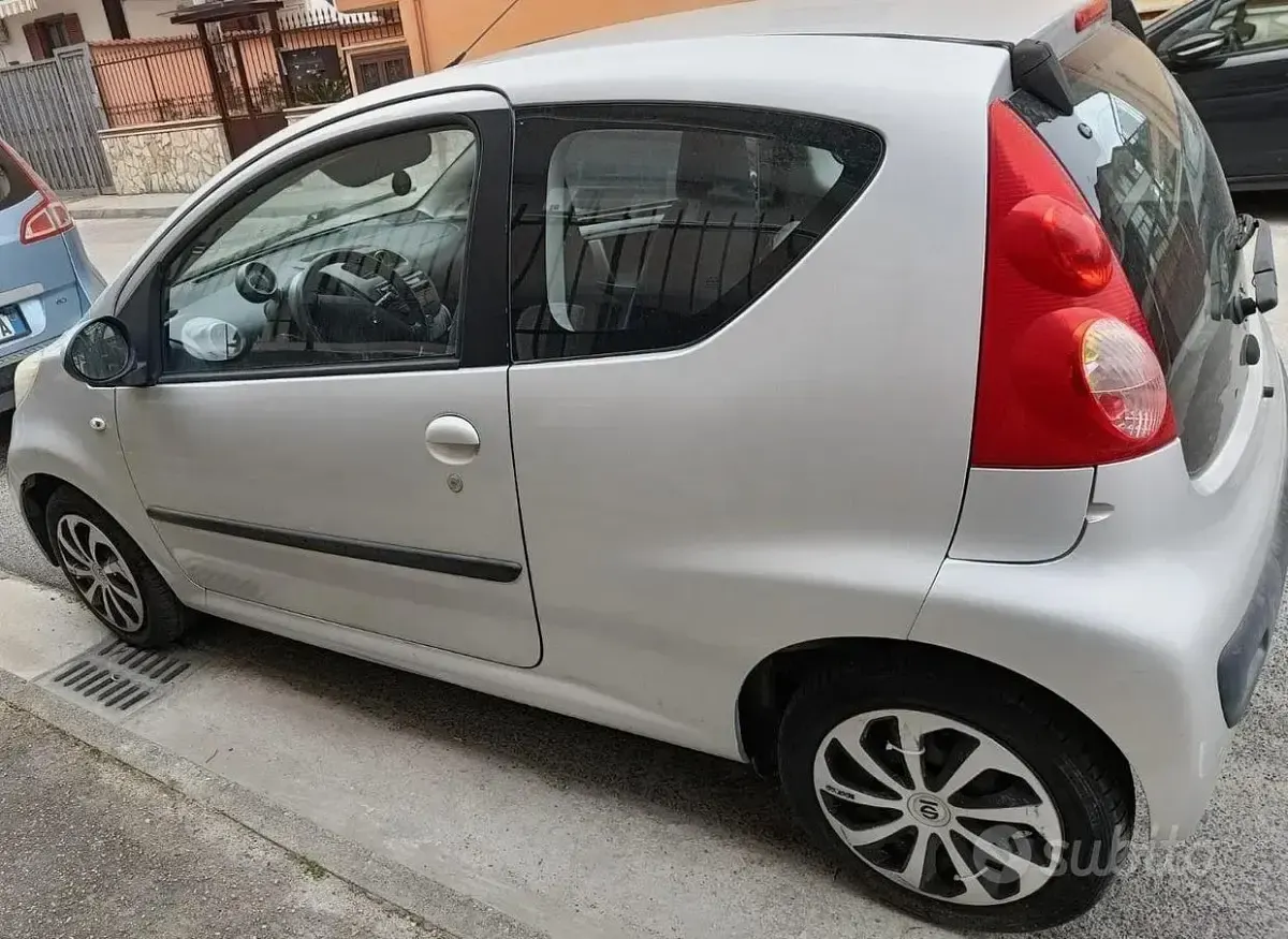 Käytetty Peugeot 107 68 HP (50 kW) 2006 Harmaa Viistoperä