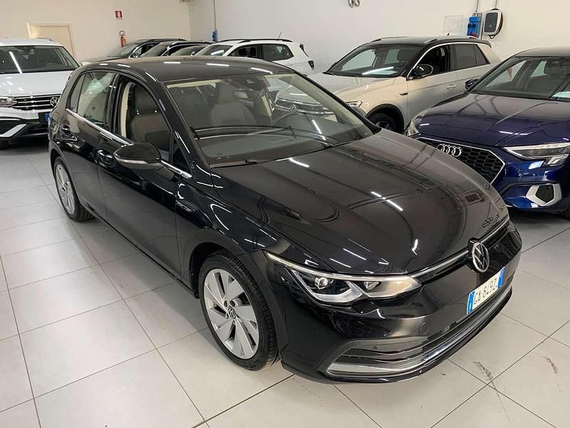 Usata VW Golf VIII Style 131 CV (96 kW) 2020 Nero perla Berlina