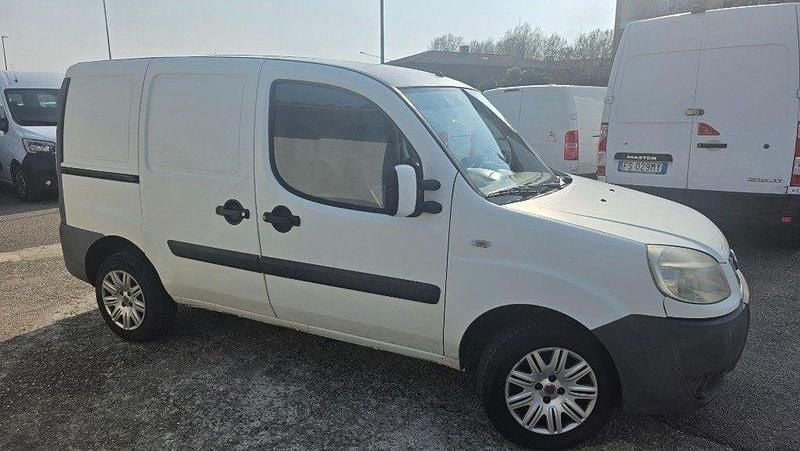 Usata Fiat Doblò 103 CV (75 kW) 2010 Bianco / pastello Monovolume