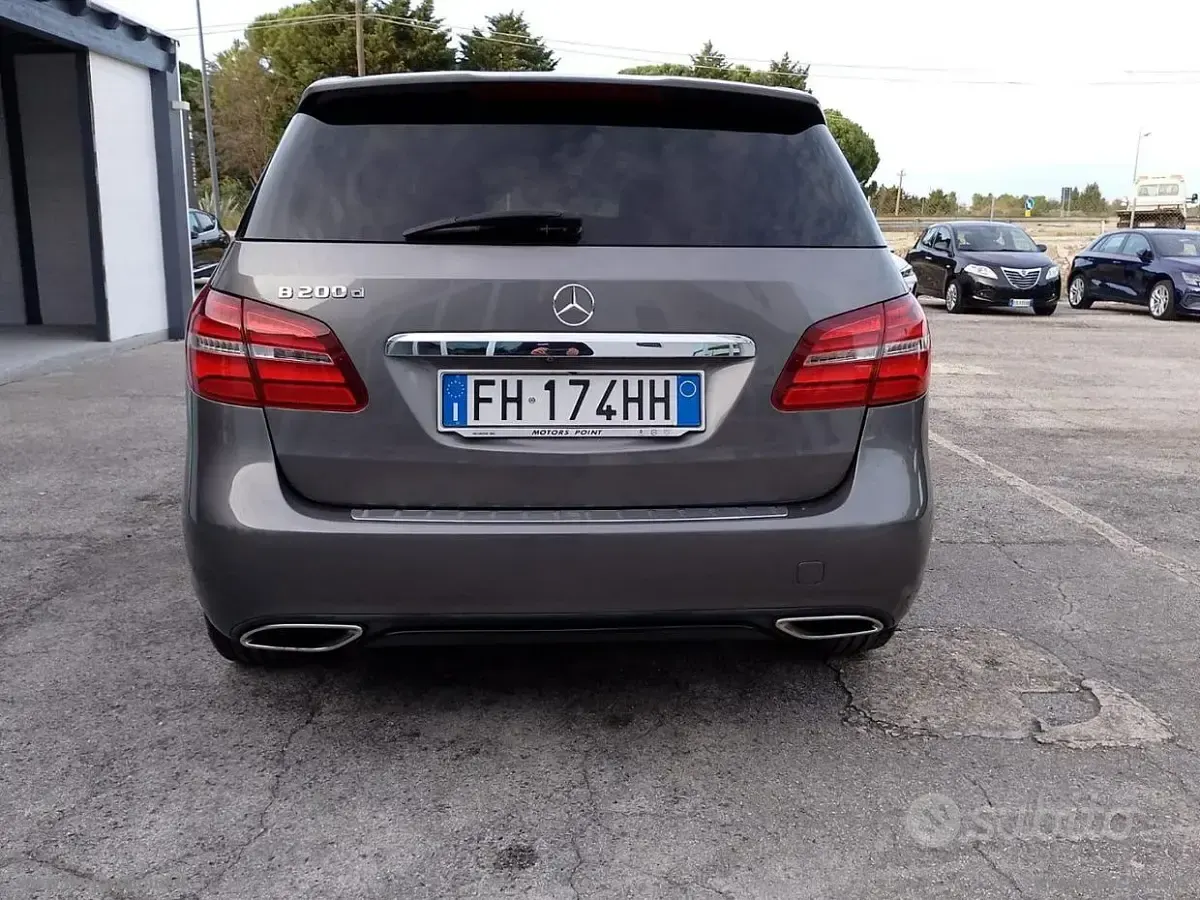 Usata Mercedes B200 Premium 136 CV (100 kW) 2017 Grigio Utilitaria
