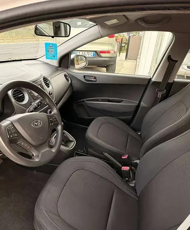 Usata Hyundai i10 Style 67 CV (49 kW) 2017 Bianco Utilitaria