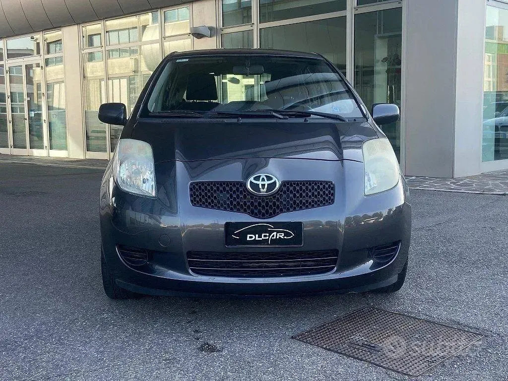 Usata Toyota Yaris 69 CV (50 kW) 2008 Grigio Utilitaria
