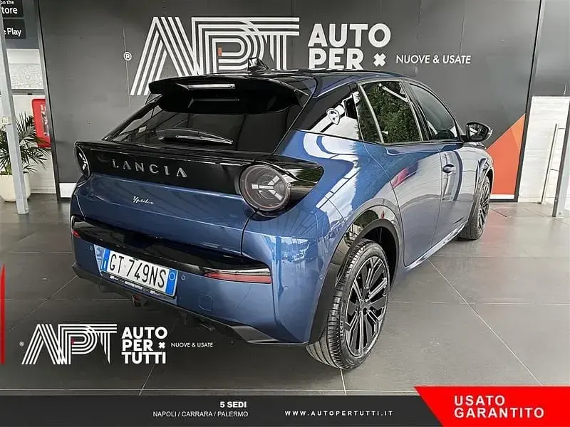 Usata Lancia Ypsilon 101 CV (74 kW) 2024 Blu Utilitaria