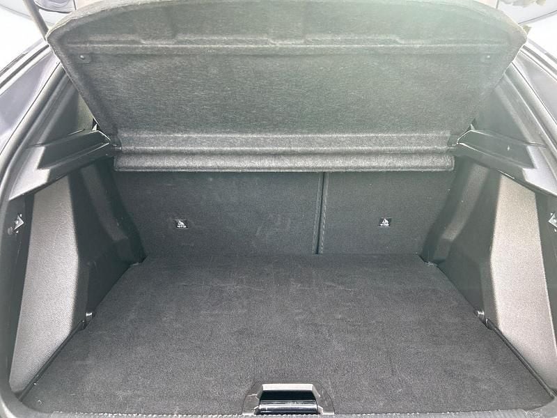 Usata Peugeot 2008 Allure 101 CV (74 kW) 2024 Grigio artense SUV