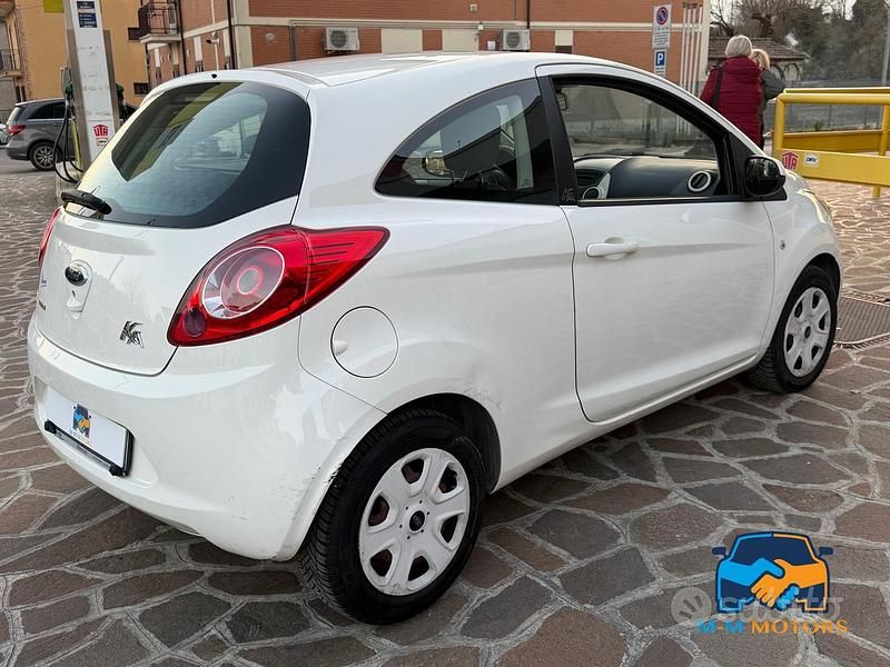 Begagnad Ford Ka 75 HK (55 kW) 2011 Vit Halvkombi
