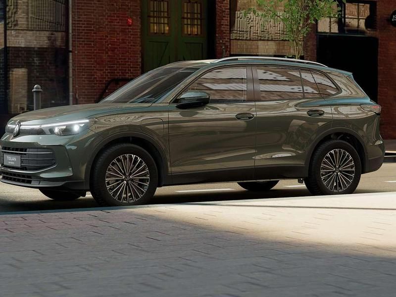 Nuova VW Tiguan Edition 204 CV (150 kW) 2026 Velvet green metallizzato SUV