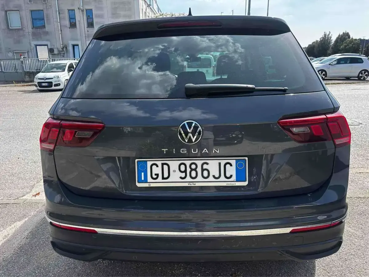 Usata VW Tiguan Life 150 CV (110 kW) 2021 Grigio SUV