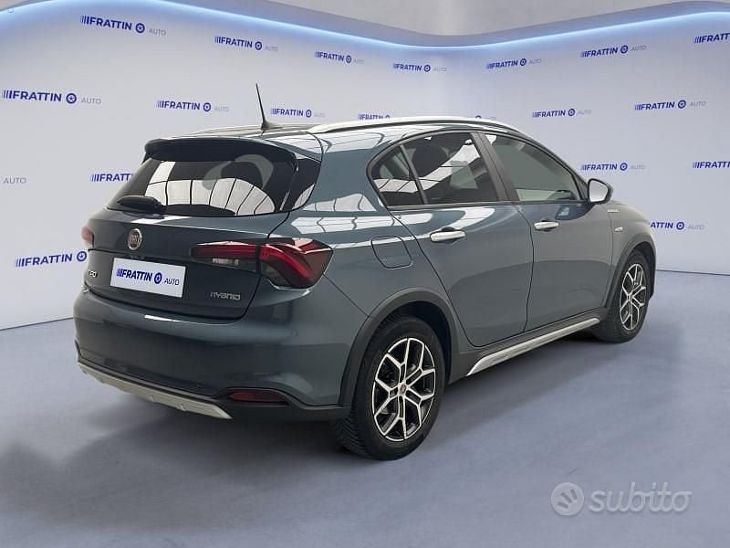 Usata Fiat Tipo Cross 133 CV (97 kW) 2022 Grigio Utilitaria