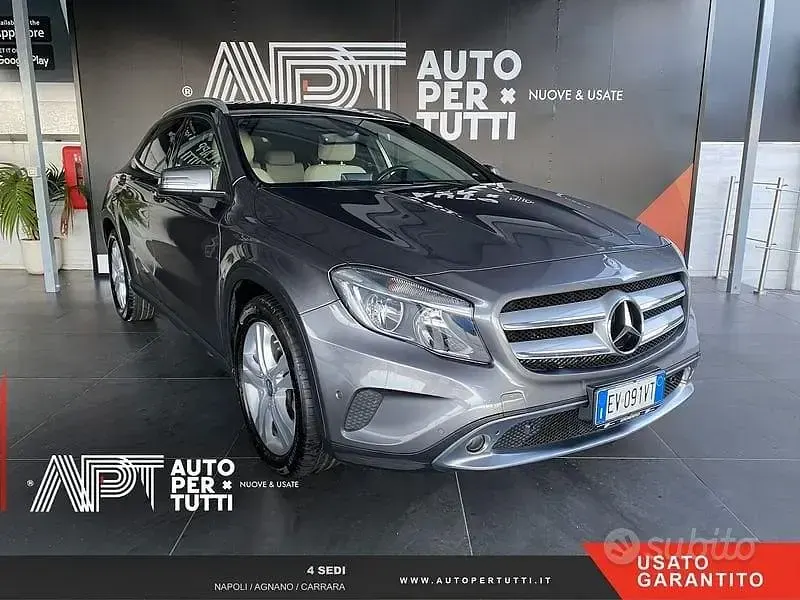 Usata Mercedes GLA200 136 CV (100 kW) 2014 Grigio scuro SUV