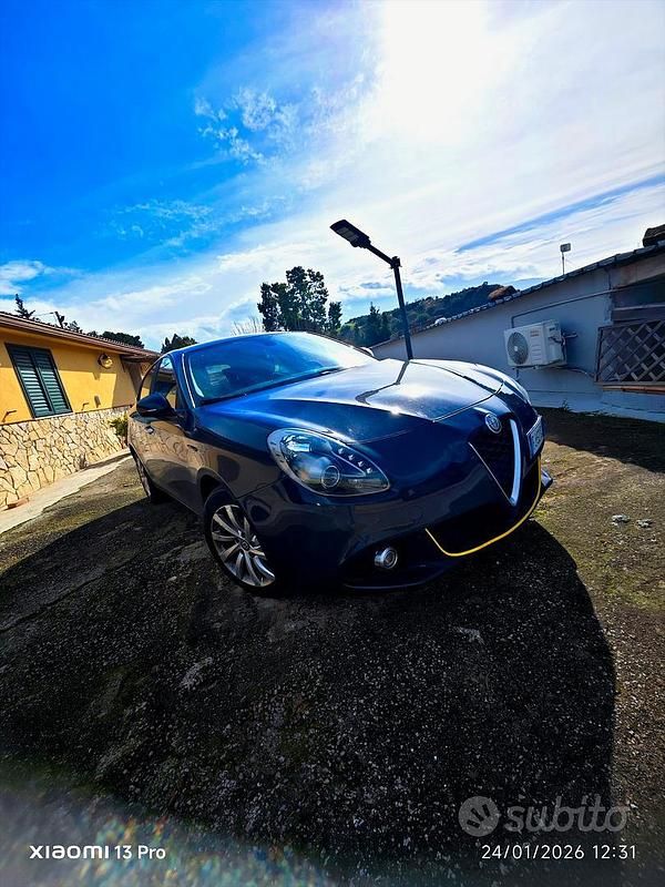 Usata Alfa Romeo Giulietta Super 120 CV (88 kW) 2017 Blu Utilitaria