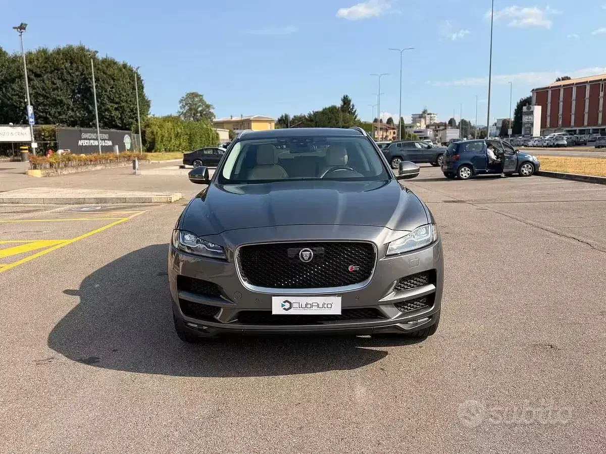 Usata Jaguar F-Pace R-Sport 180 CV (132 kW) 2016 Grigio SUV