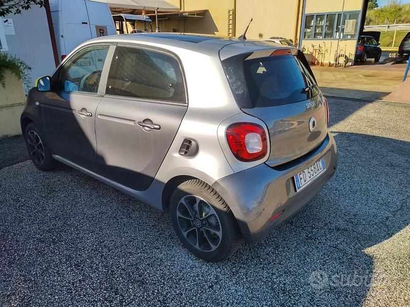 Begagnad Smart ForFour 71 HK (52 kW) 2016 Grå Halvkombi