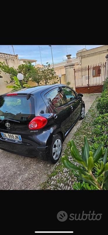 Usata Toyota Aygo 67 CV (49 kW) 2007 Nero Utilitaria