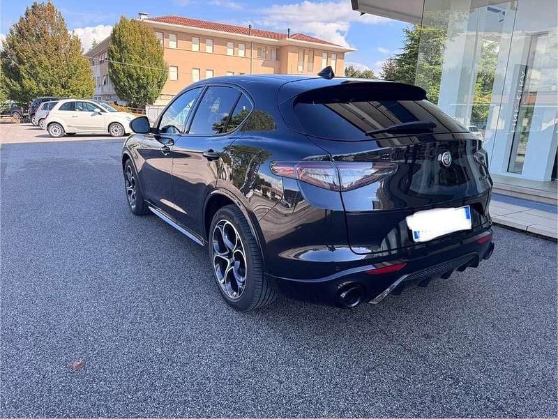 Nero Usata 2024 Alfa Romeo Stelvio Veloce SUV | 31.500 € (Molto cara) - Immagine 1/4