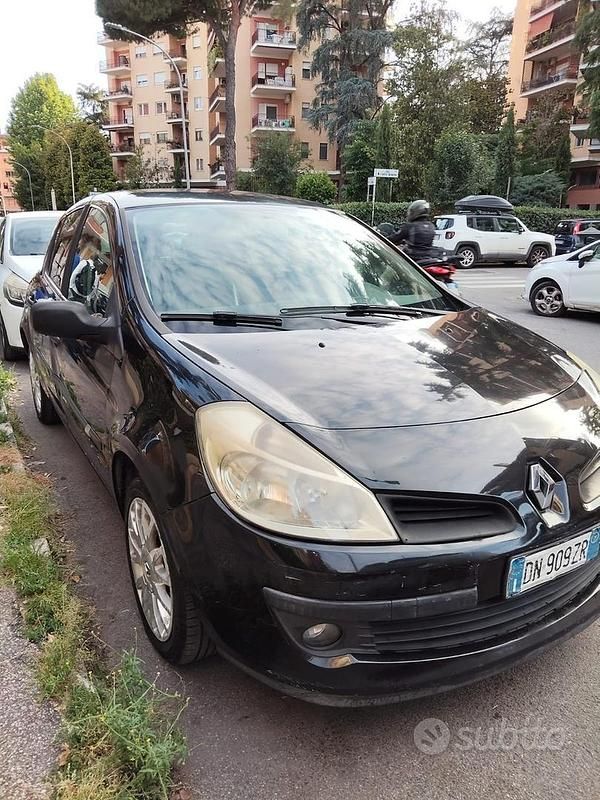 Nero Usata 2008 Renault Clio II Berlina | 990 € (Ottimo prezzo) - Immagine 1/4