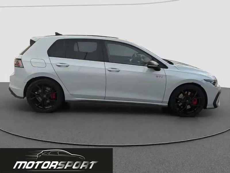 Usata VW Golf VIII GTI 265 CV (194 kW) 2025 Crystal ice blue Berlina