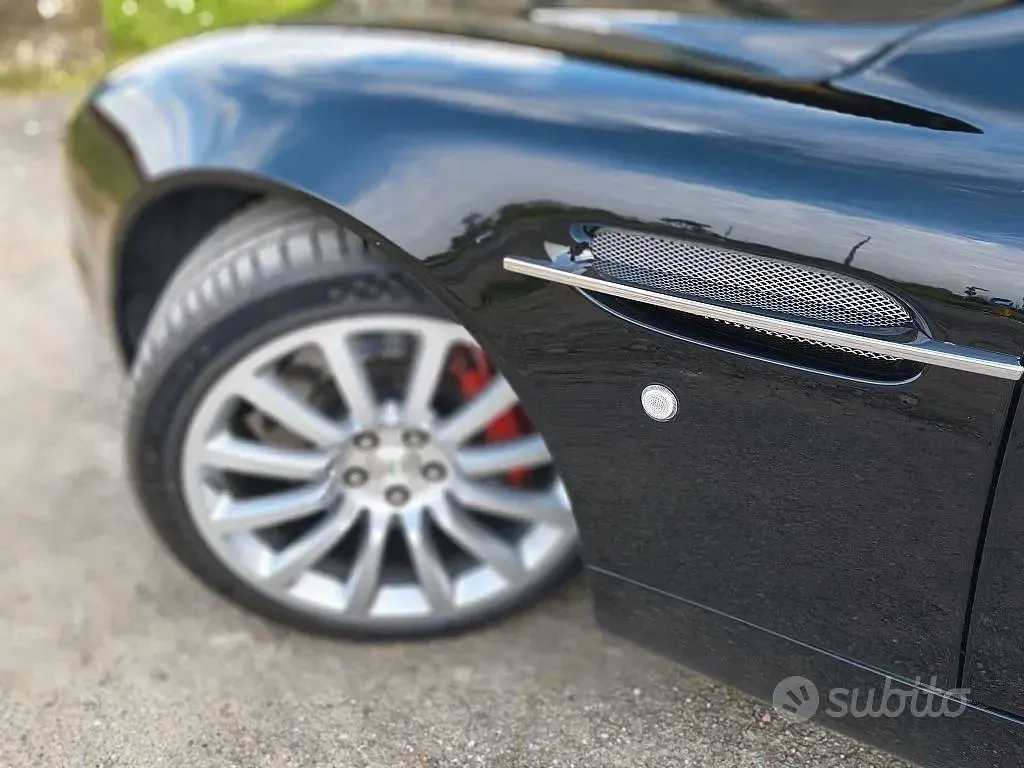 Usata Aston Martin Vanquish 466 CV (342 kW) 2002 Nero Coupé