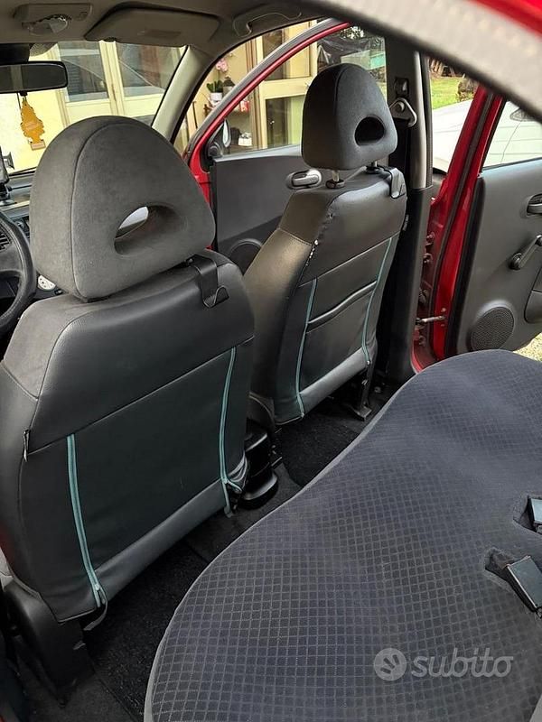 Second-hand Nissan Micra 60 CP (44 kW) 2004 Roșu Hatchback