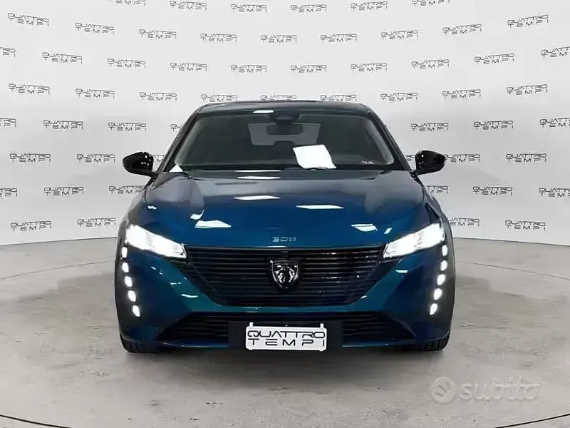 Usata Peugeot 308 Active 131 CV (96 kW) 2024 Blu/azzurro Berlina