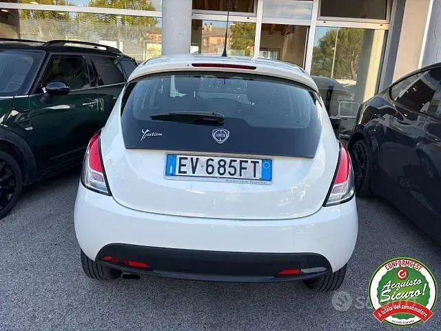 Usata Lancia Ypsilon Silver 84 CV (61 kW) 2014 Bianco Utilitaria