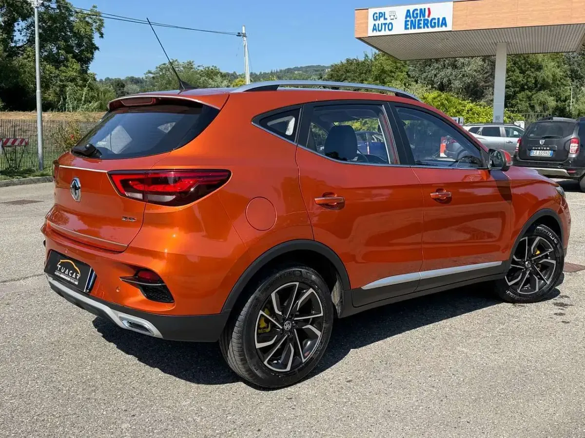 Usata MG ZS Luxury 111 CV (81 kW) 2024 Arancione SUV