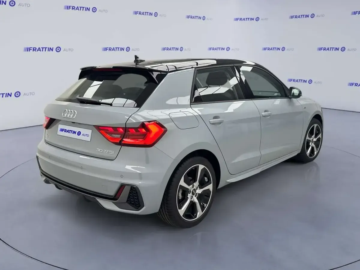 Nuova Audi A1 S-Line 116 CV (85 kW) 2026 Grigio zinco con tetto nero my SUV