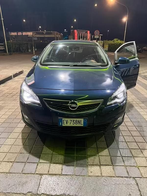 Usata Opel Astra 2014 Blu Berlina