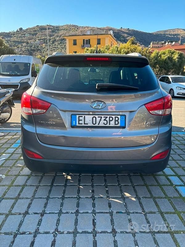 Usata Hyundai ix35 135 CV (99 kW) 2012 Grigio SUV