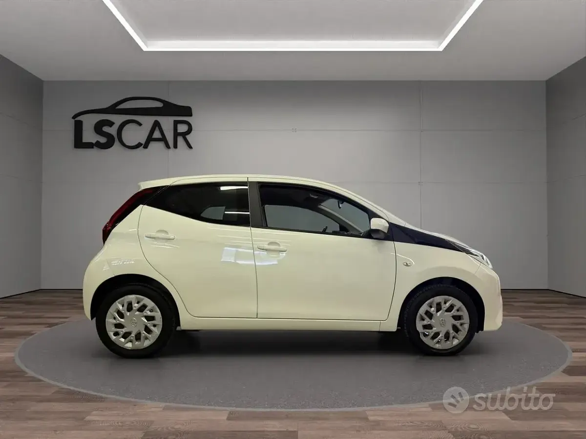 Usata Toyota Aygo Business Edition 72 CV (52 kW) 2019 Bianco Utilitaria
