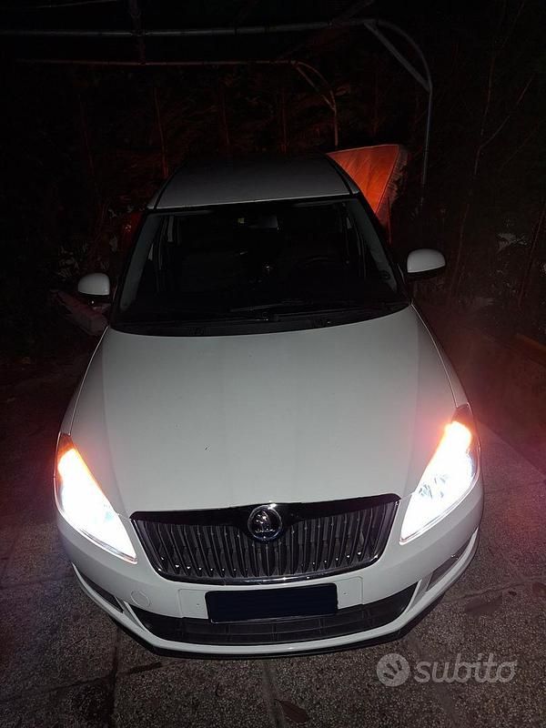 Usata Skoda Roomster Plus Edition 90 CV (66 kW) 2011 Bianco Monovolume